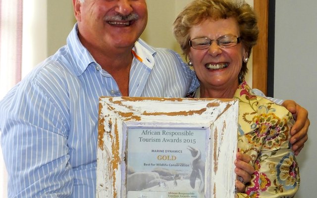 Vlnr is Wilfred Chivell en Raadsdame Nicolette Botha-Guthrie